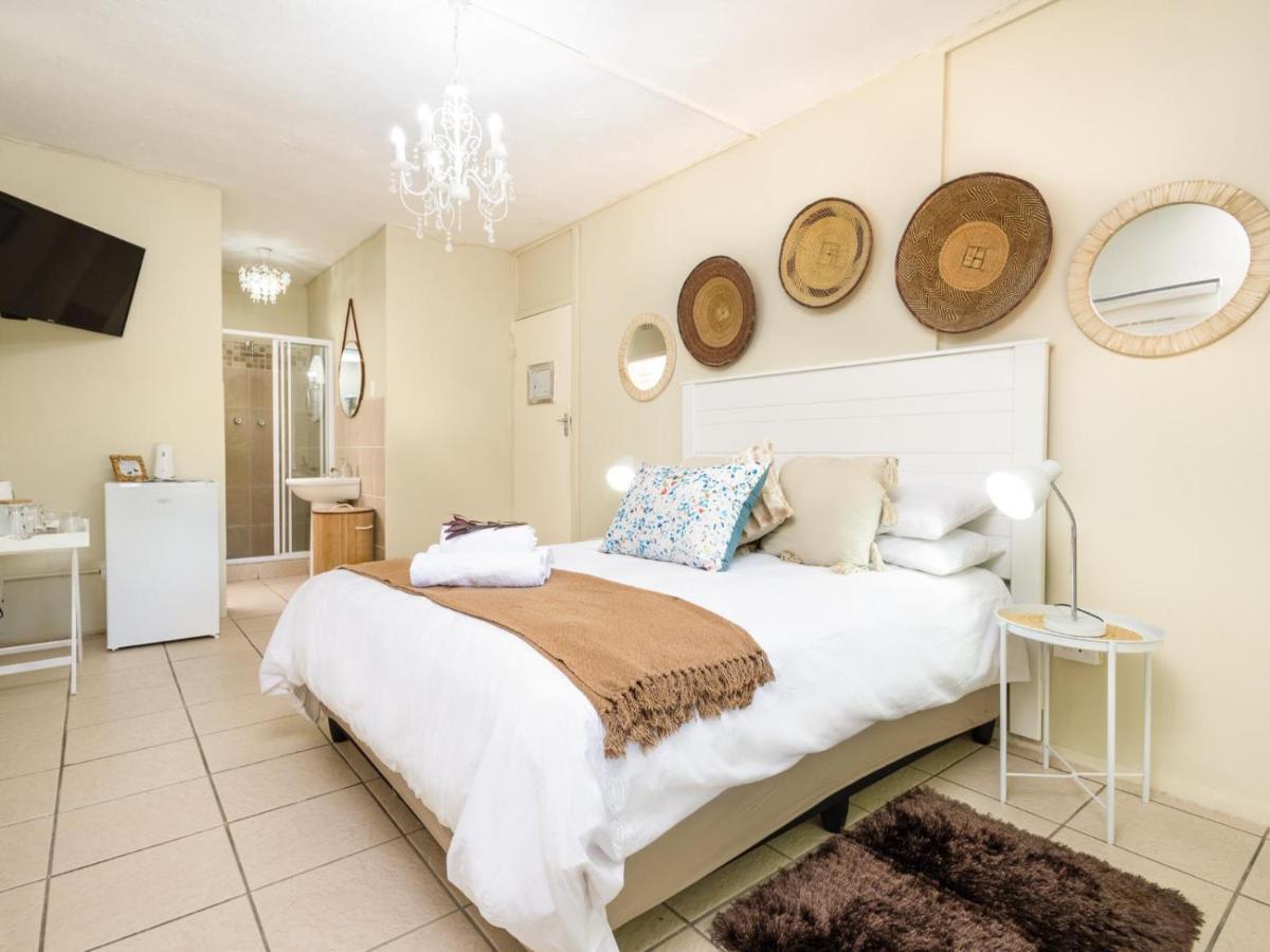 Woelfe Krantz Accommodation Mbombela Buitenkant foto