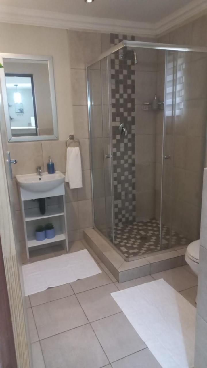 Woelfe Krantz Accommodation Mbombela Buitenkant foto