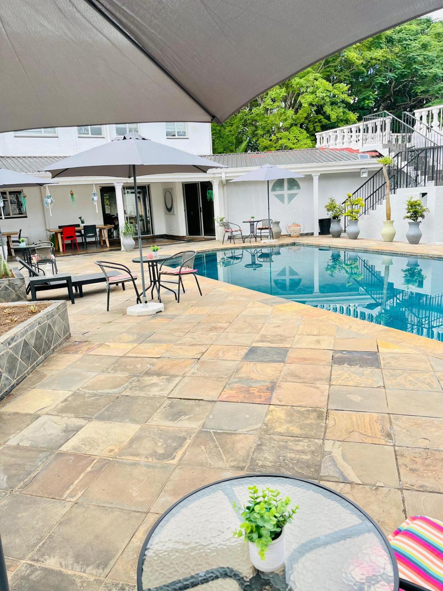 Woelfe Krantz Accommodation Mbombela Buitenkant foto