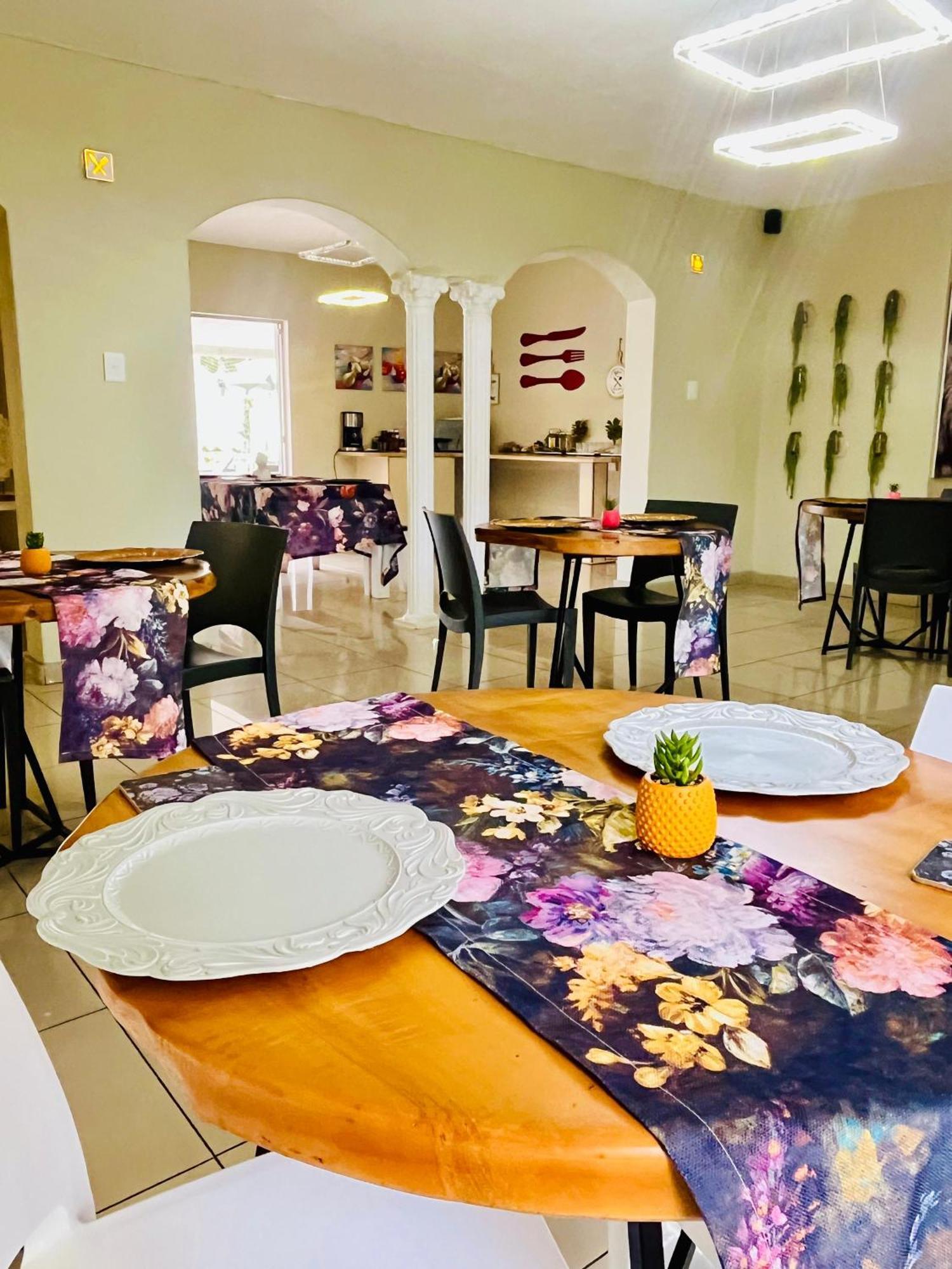 Woelfe Krantz Accommodation Mbombela Buitenkant foto